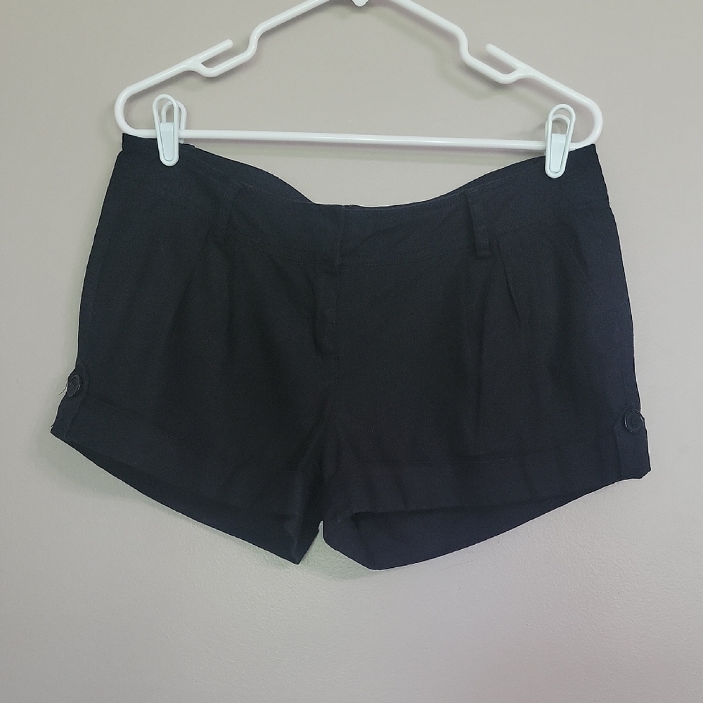Forever 21 Black Shorts Size  L